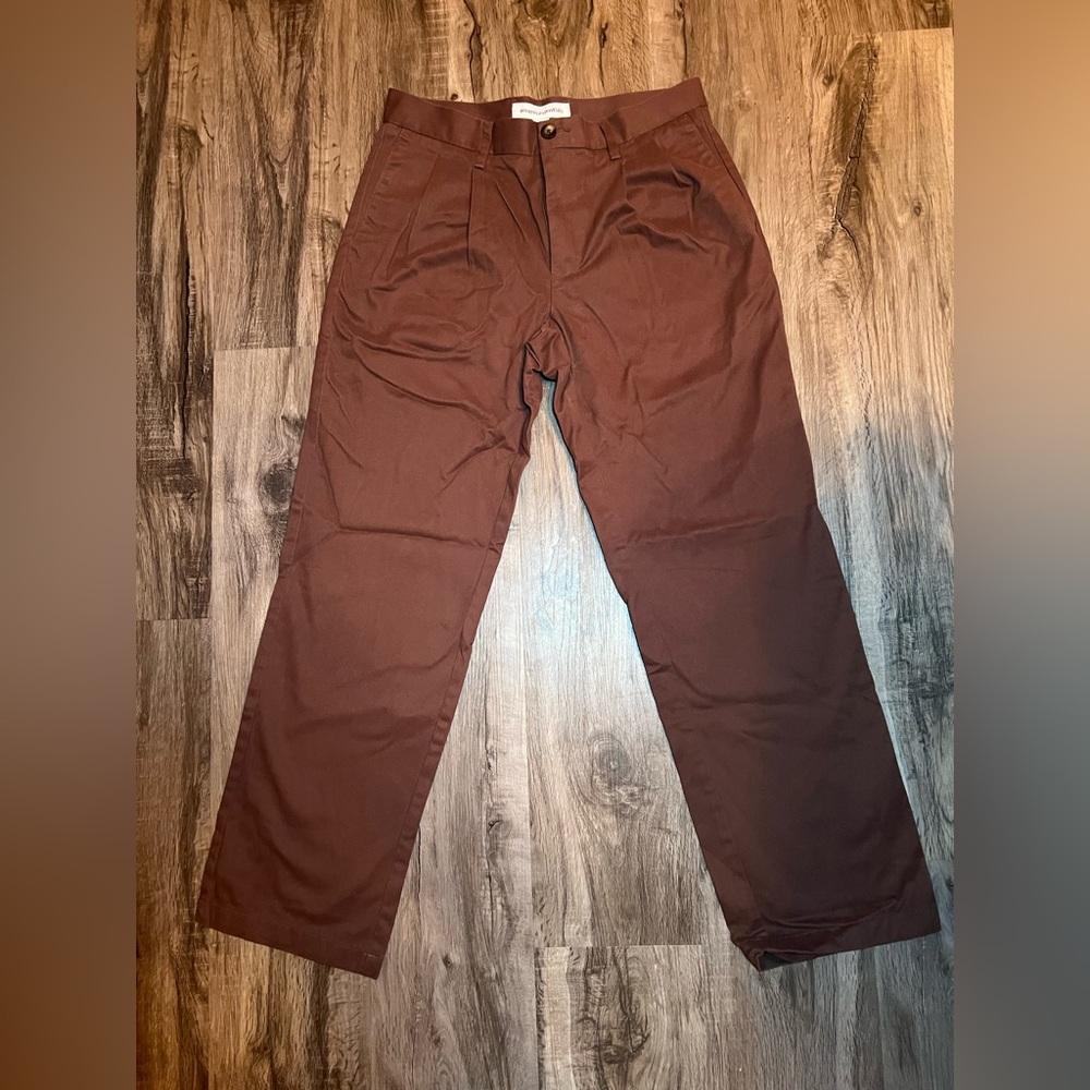 Amazon Essentials Men's Rust Brown Pleated Casual Pants